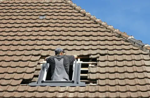 Pose de velux - Saint-Marcel-de-Careiret